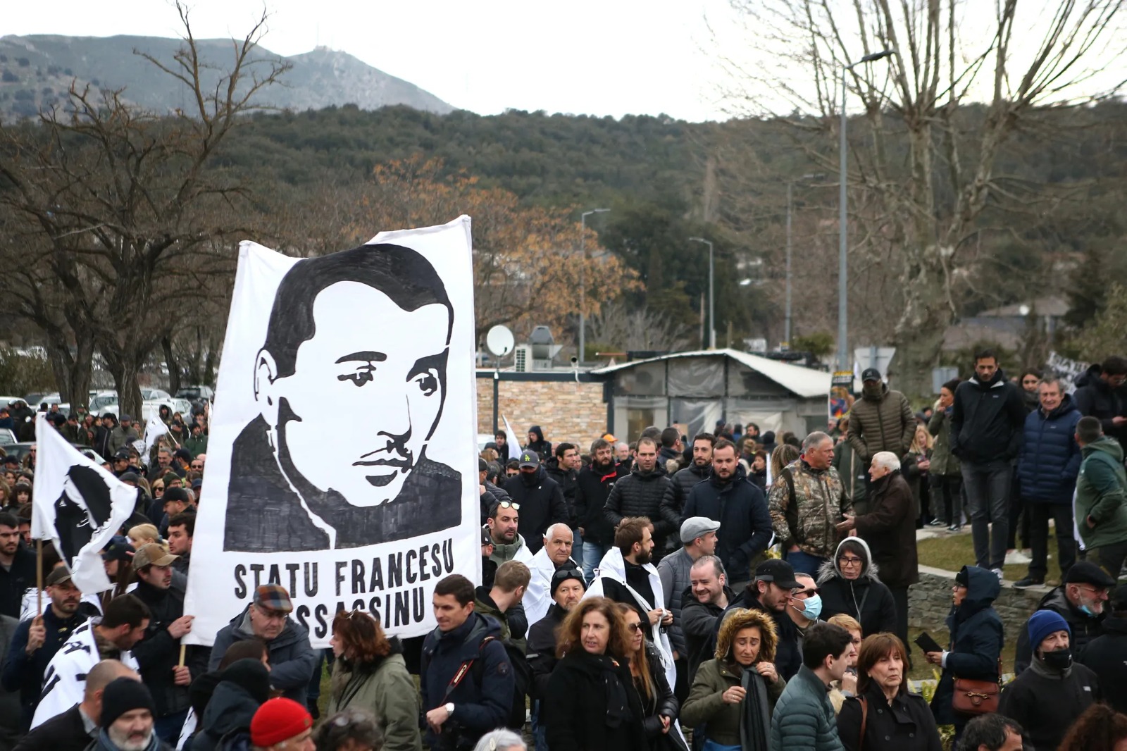 "État français assassin !" La Corse derrière Yvan Colonna