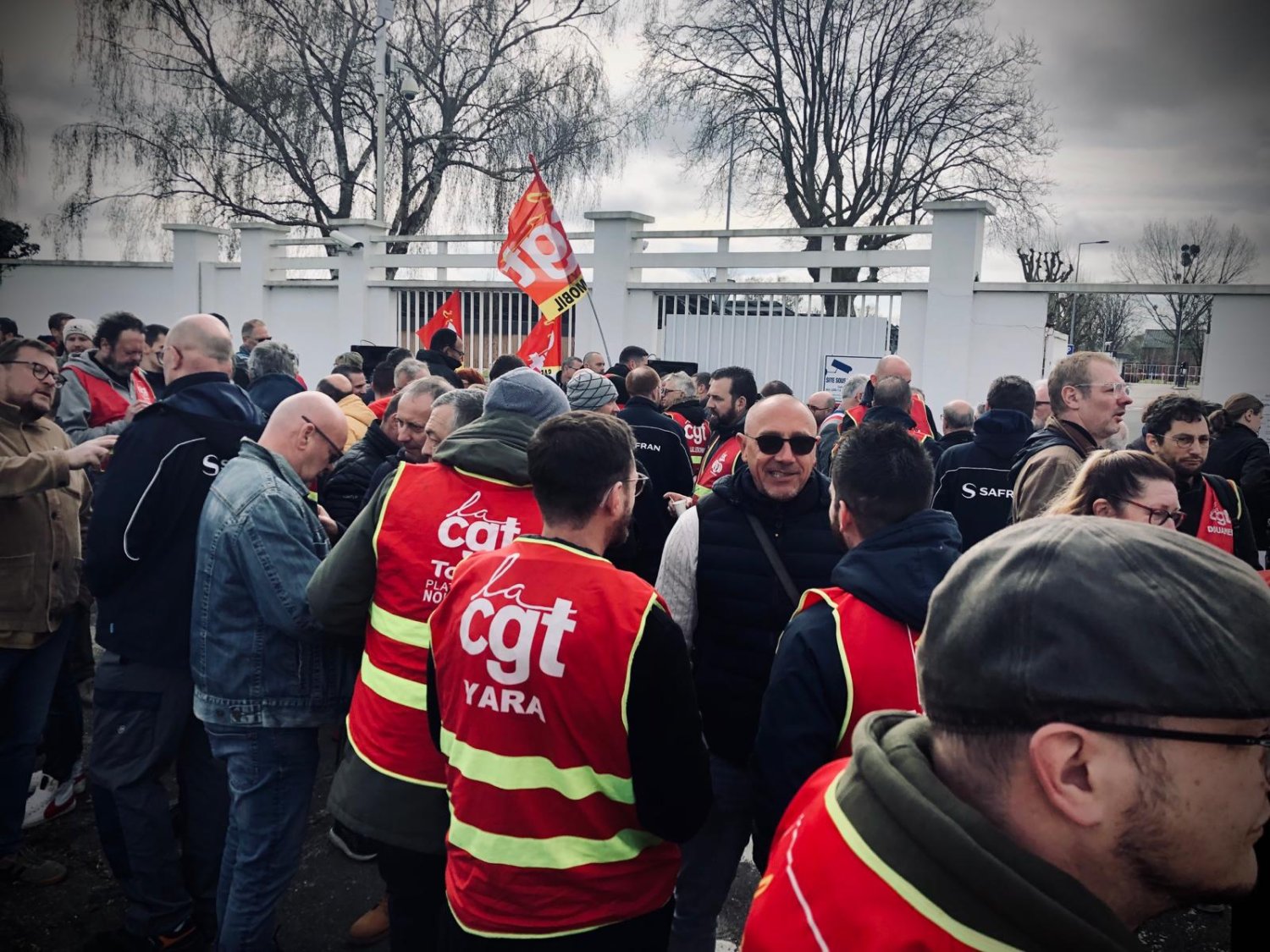« C'est vous qu'on veut mettre au pas » : au Havre, rassemblement contre la répression syndicale chez Safran