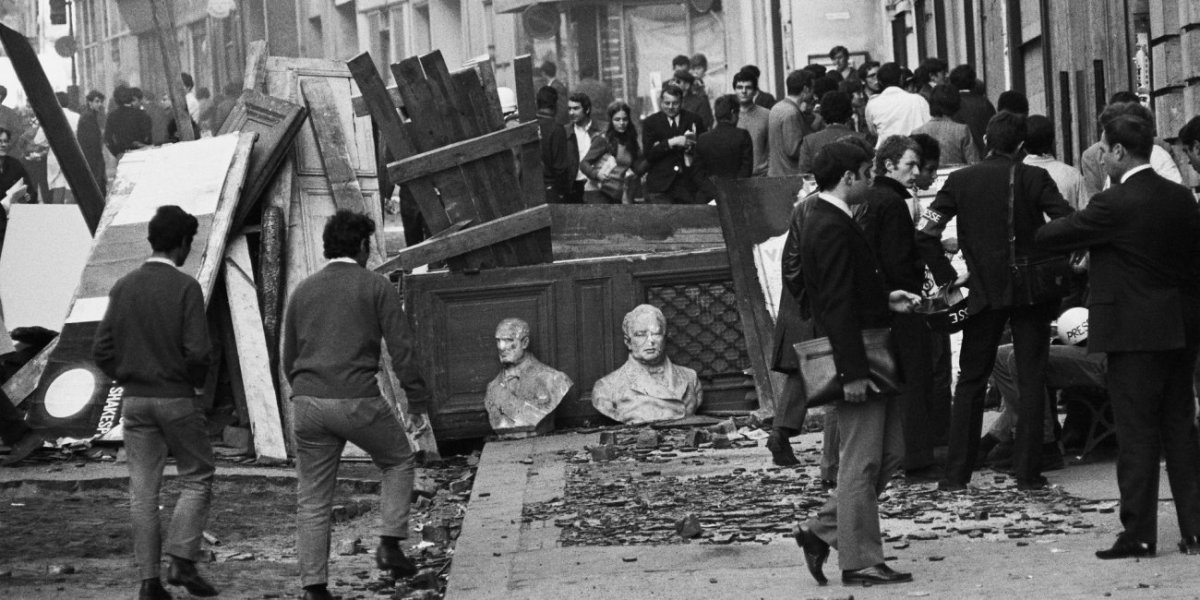 La dernière barricade, rue des Saints-Pères, Paris, mai 1968
