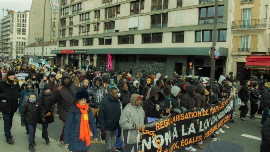 Contre la loi immigration, soyons nombreux à manifester à 16h place de la République à Paris !