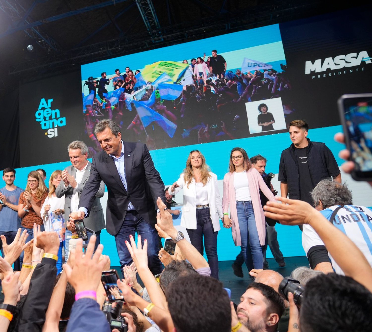 Argentine : Massa capitalise le rejet de la droite et fera face à l'extrême-droite de Milei au second tour