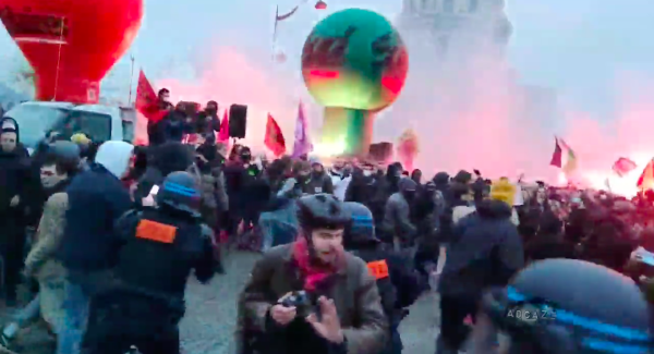 Répression : les CRS gazent et matraquent le cortège de Solidaires à Paris