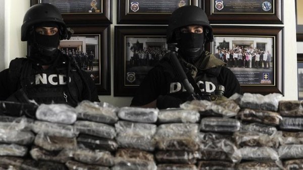 Air Cocaïne : la DGSE, l'Armée française et le FN à la rescousse des deux pilotes inculpés pour trafic de drogue