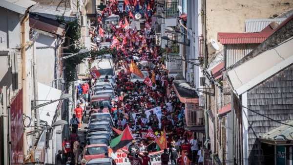 La mobilisation s'étend en Martinique : les blocages se multiplient après trois jours