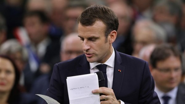 Taxe d'habitation, contrats courts : Macron jette des miettes sous pression des appels à la grève générale 