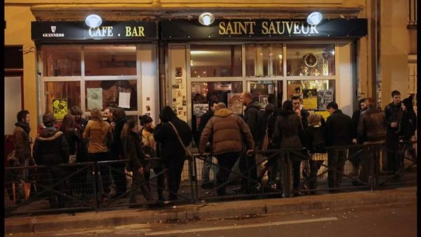 Sept ans après la mort de Clément Méric, des militants d'extrême-droite attaquent le Saint-Sauveur