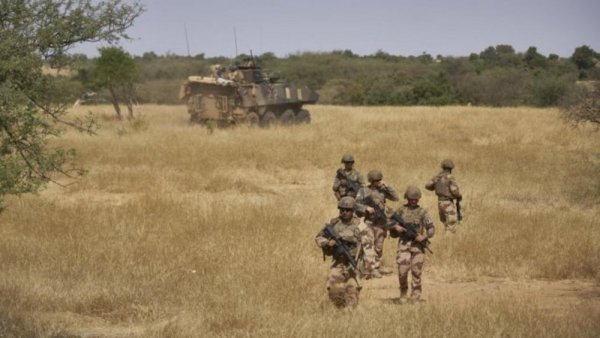 Six civils tués dans un bombardement au Mali : nouvelle attaque meurtrière de l'armée française ?