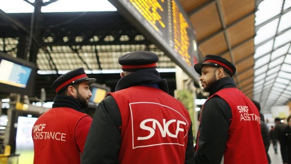 3000 suppression d'emplois par an. Un rapport sénatorial prépare la casse de la SNCF 