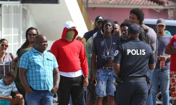 Révoltes à Curaçao : le gouvernement néerlandais envoie l'armée