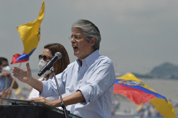 Le banquier Guillermo Lasso remporte les élections présidentielles en Équateur
