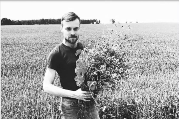 Lettonie : Un jeune gay brûlé vif après une agression homophobe succombe à ses blessures