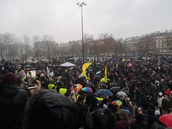 Les manifestations reprennent partout en France contre les lois liberticides, la répression aussi